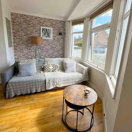 Cosy Flat In Burgess Hill, Sussex Apartamento Exterior foto