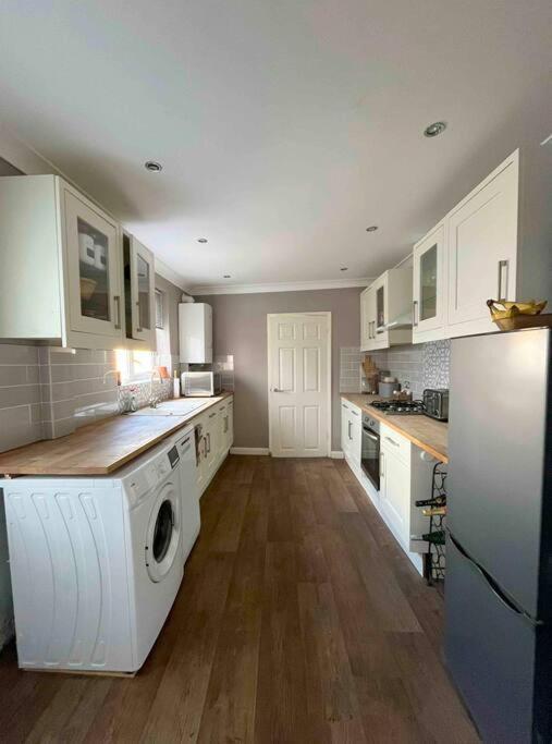 Cosy Flat In Burgess Hill, Sussex Apartamento Exterior foto