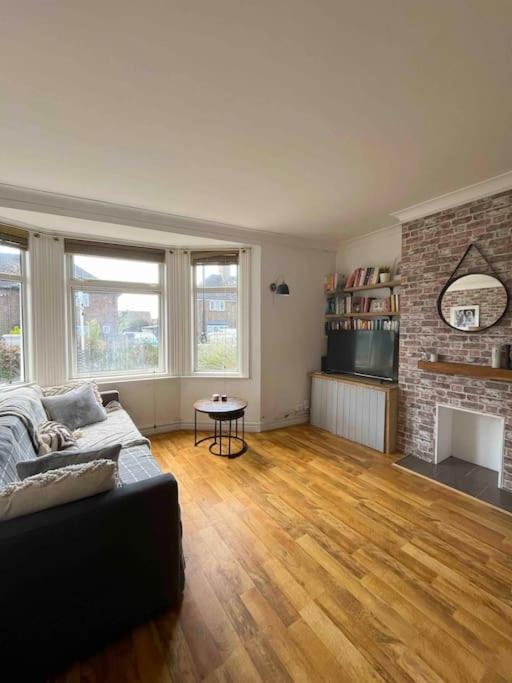 Cosy Flat In Burgess Hill, Sussex Apartamento Exterior foto